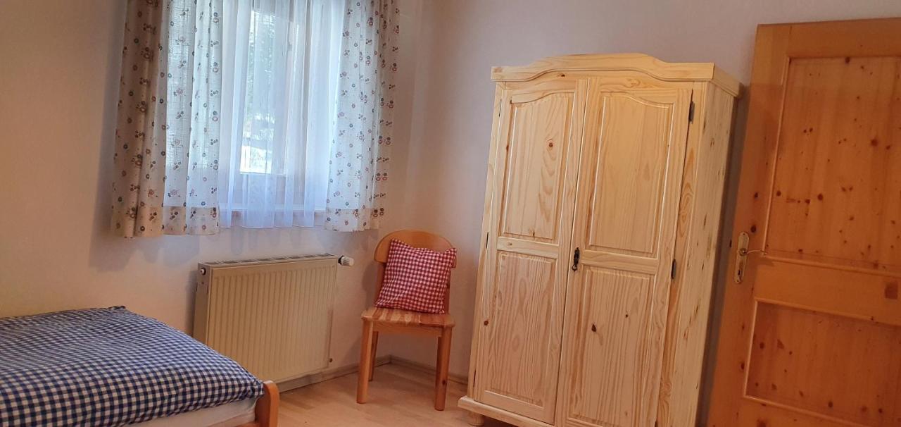Ferienhaus Michael Бад Клайнкирххайм Екстериор снимка